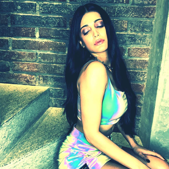 Gorgeous Shruti Haasan Instagram New Pics